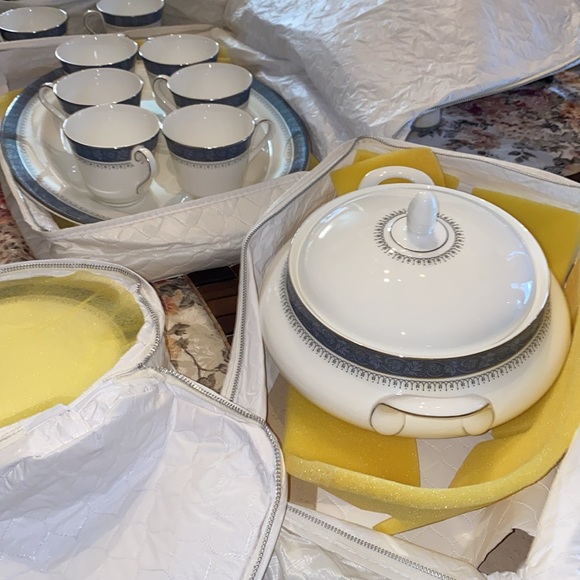 Antique Royal Doulton Sherbrooke H.5009 English Bone China S 12 mint condition - Picture 8 of 13